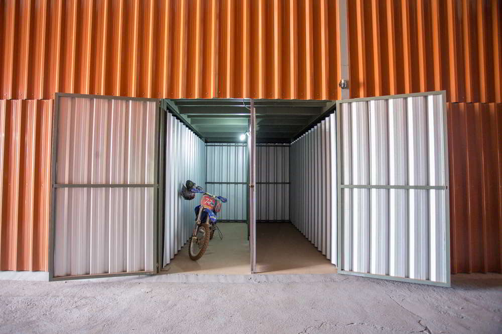 自助仓储产业经营模式抉择：租赁物业与买卖物业的深度剖析